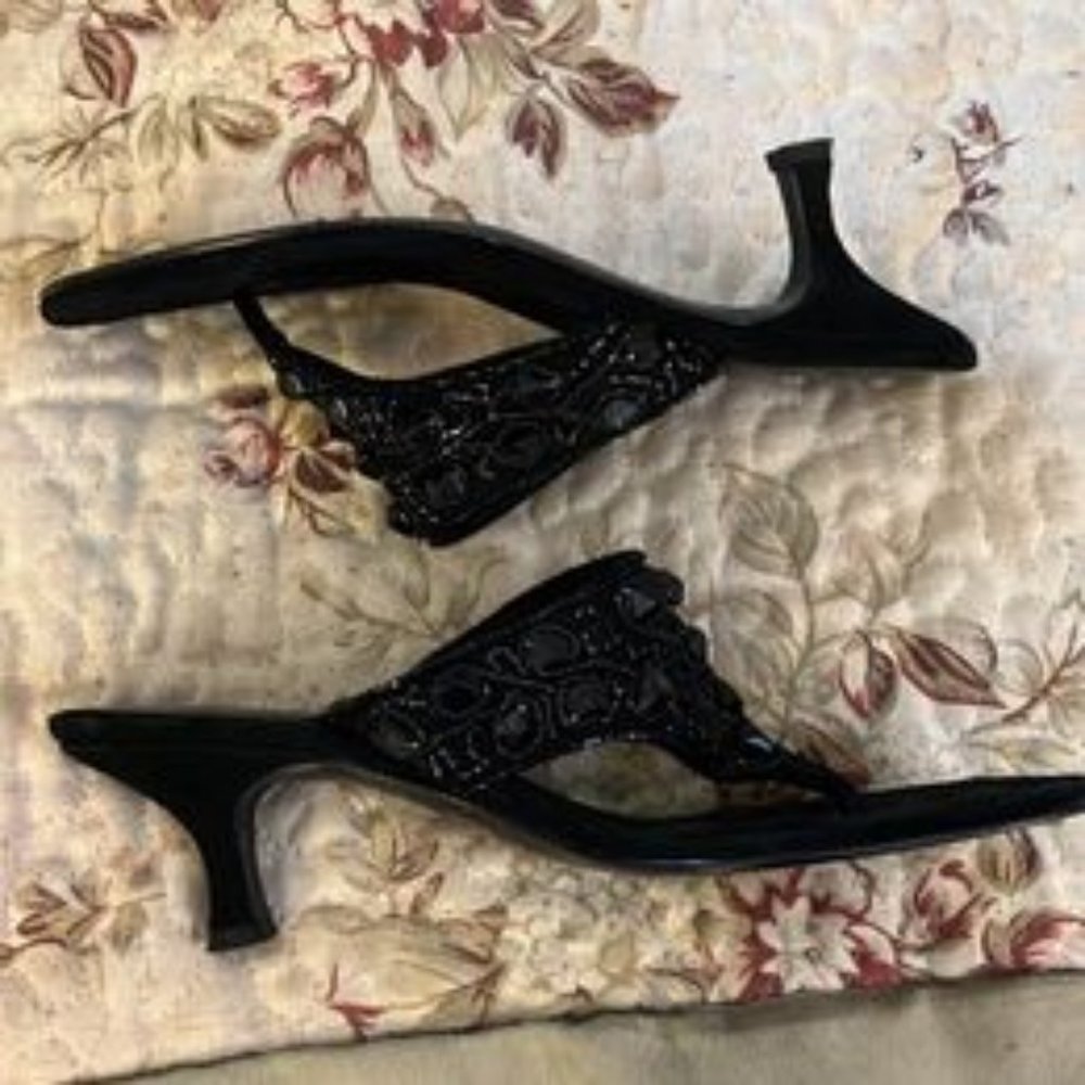 Franco Sarto “Ceramic” Black Suede Beaded Kitten Heel, size 6